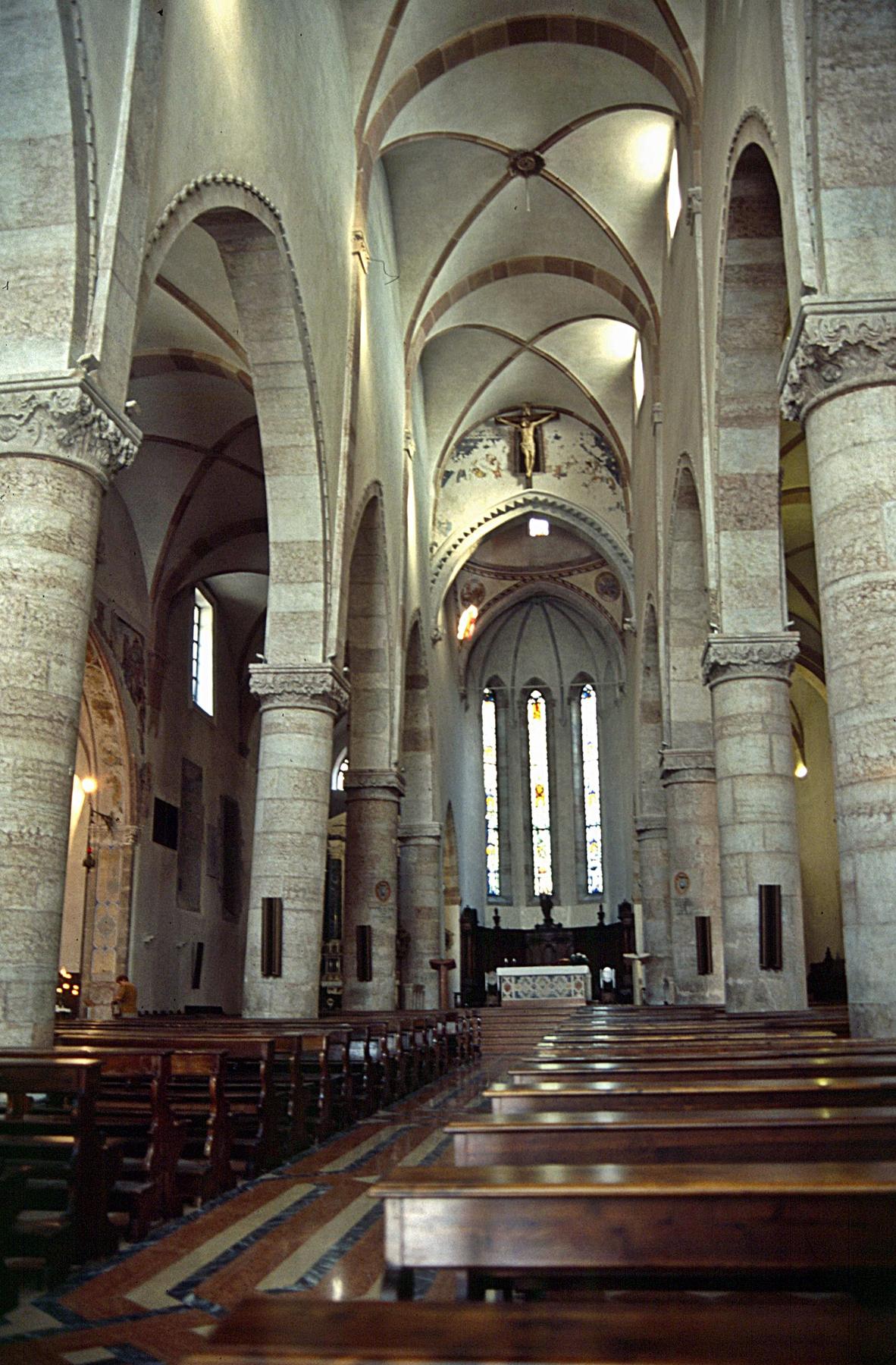 Gothic nave of Gemona cathedral with tall columns and ribbed vaults